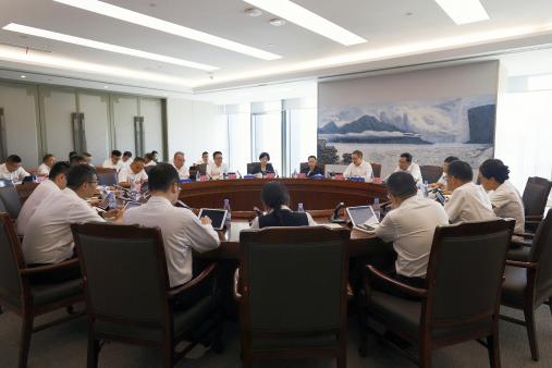 （官网）深入贯彻中央八项规定精神学习教育专题读书班暨2025年第7次党委理论学习中心组学习（扩大）会简报